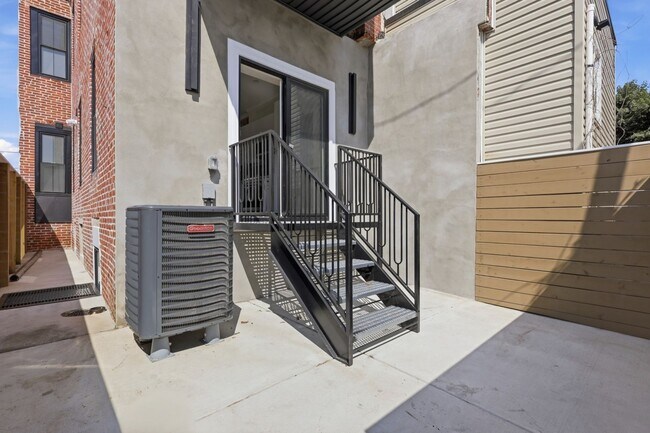 Building Photo - 2409 N 33rd St