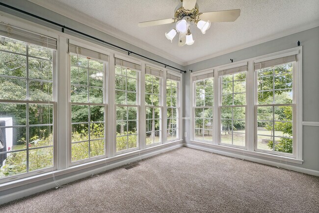 Building Photo - 223 Wintergreen Dr