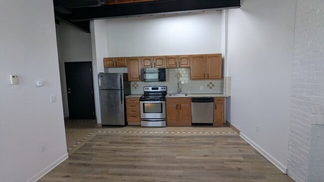 Building Photo - 2800 Mayfield Rd