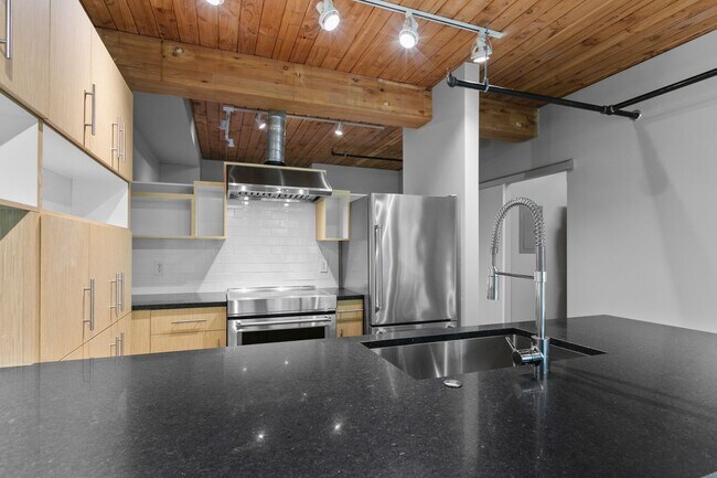 Building Photo - Modern Air Conditioned South Lake Union Loft
