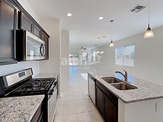 Building Photo - 672 N Nestled Hummingbird Ln E