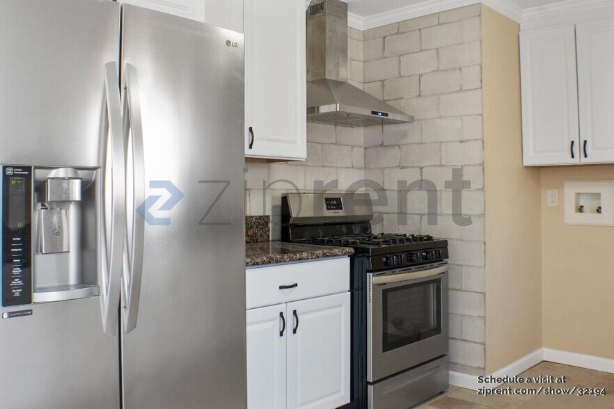 Building Photo - 11865 Ambrosio Dr