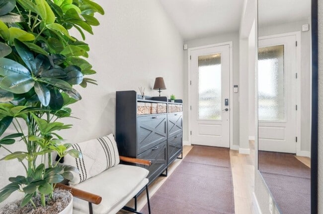 Building Photo - Charming 3BR 2BATH House in Commerce City