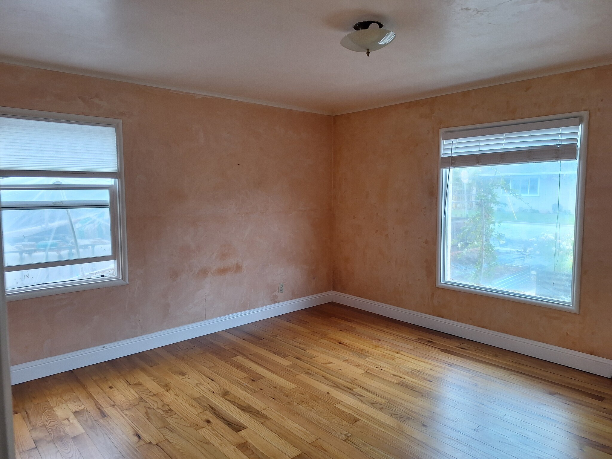 Building Photo - 633 Trevethan Ave