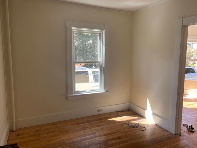 Building Photo - 4 bedroom single family home with two car garage