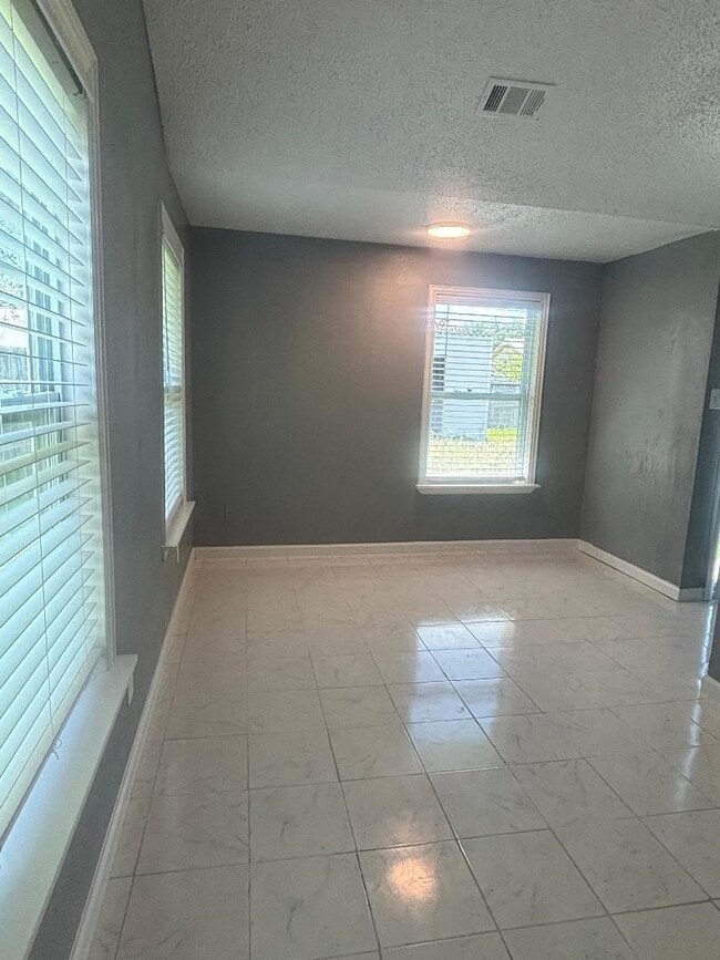 Building Photo - 7218 Arista Dr