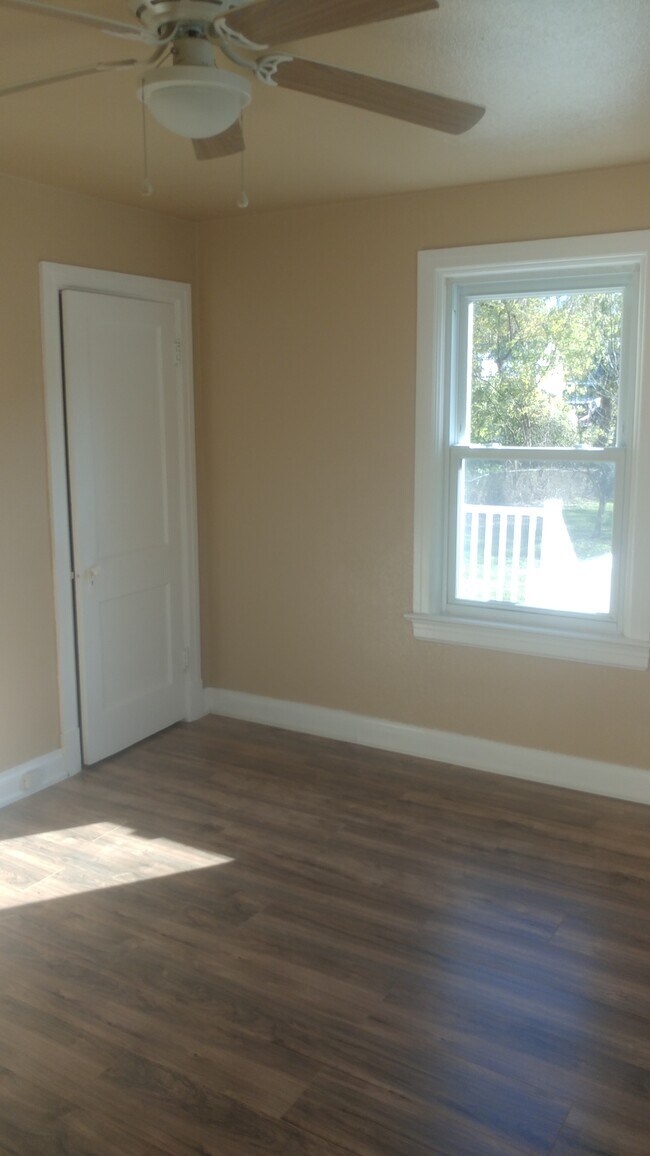 Building Photo - 9946 Carlyle Ave