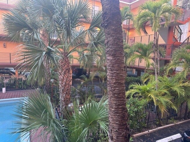 Building Photo - 365 NE 125th St