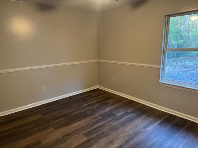 Building Photo - 222 Poplar Rd