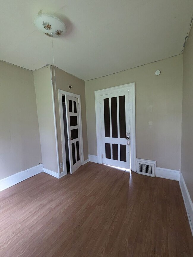 Building Photo - 210 S Doxtator St