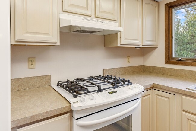 Building Photo - 9 Big Horn Dr