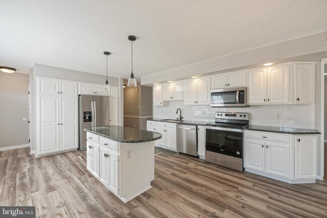 Building Photo - 123 Thies Rd