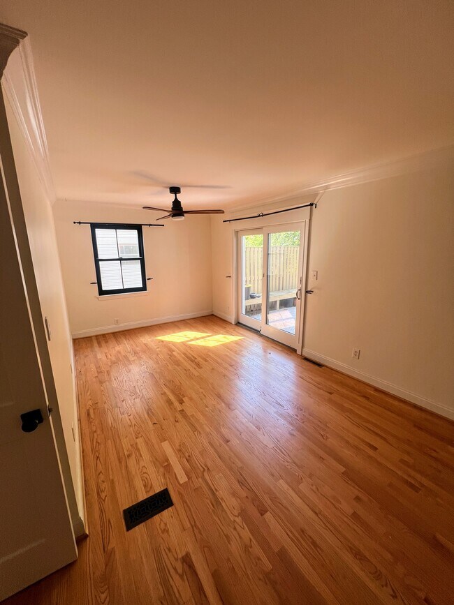 Building Photo - 5602 Hawthorne St