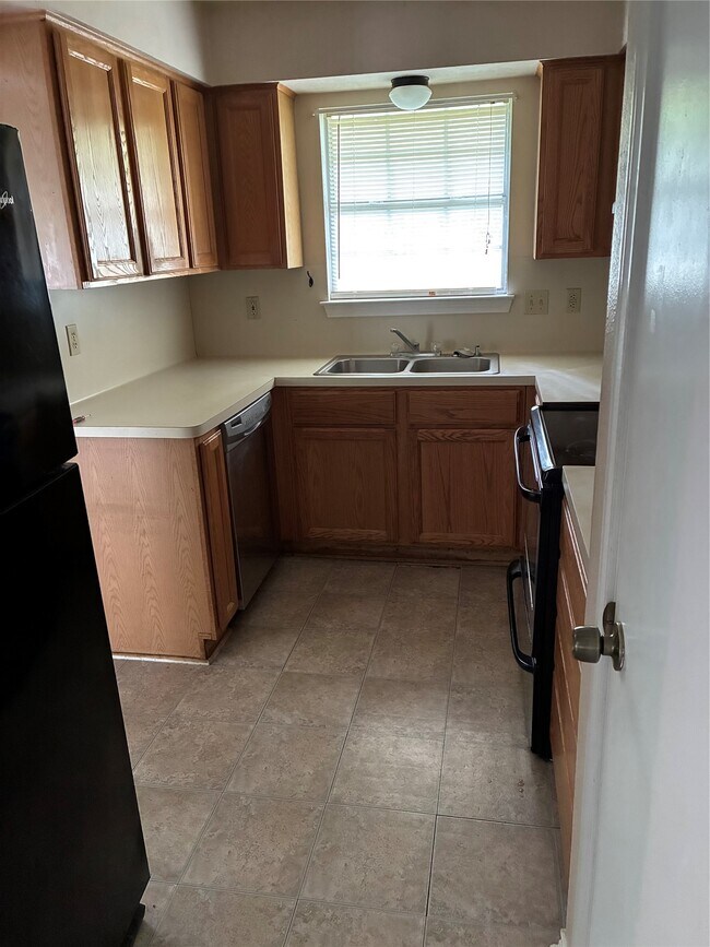 Building Photo - 47 Jackson Rd