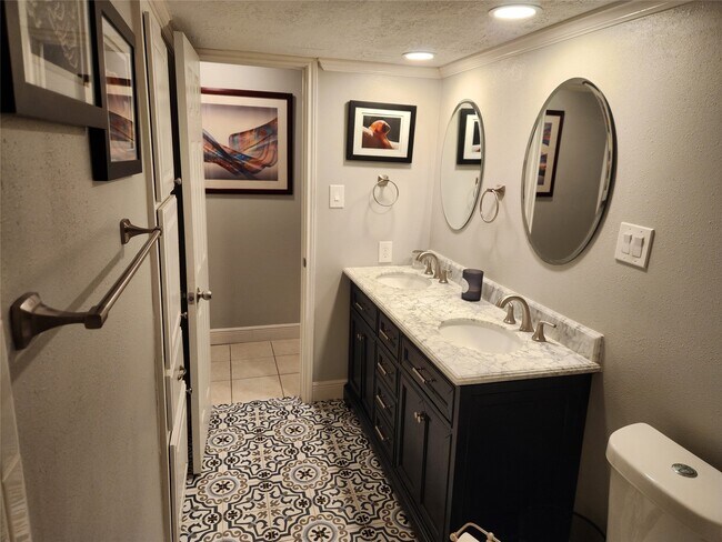 Building Photo - 12600 Melville Dr