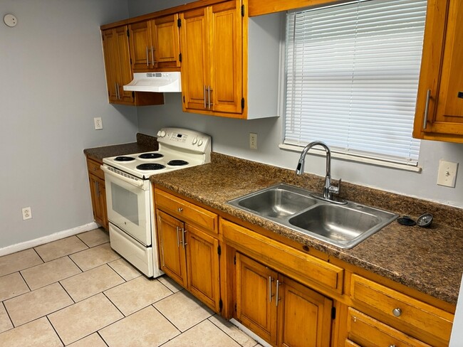 Building Photo - 5219 Plymouth St