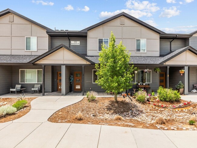 Building Photo - Beautiful 3 Bed 2.5 Bath Townhome in North...