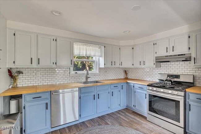 Building Photo - 138 Elm St