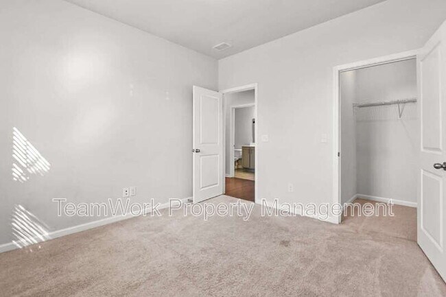 Building Photo - 214 Mercator Dr