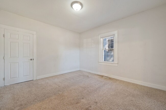 Building Photo - Lovely 3 bedroom bungalow close to downtown Durham!