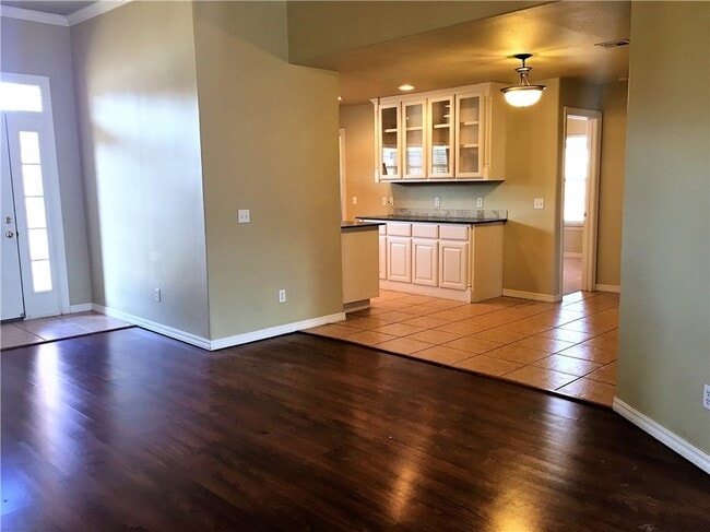 Building Photo - 1806 Knollcrest Cir