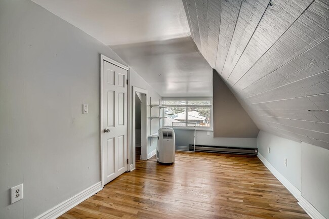 Building Photo - 3921 S Acoma St