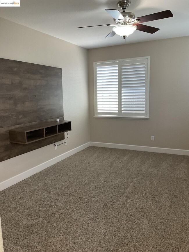 Building Photo - 5249 Sungrove Way