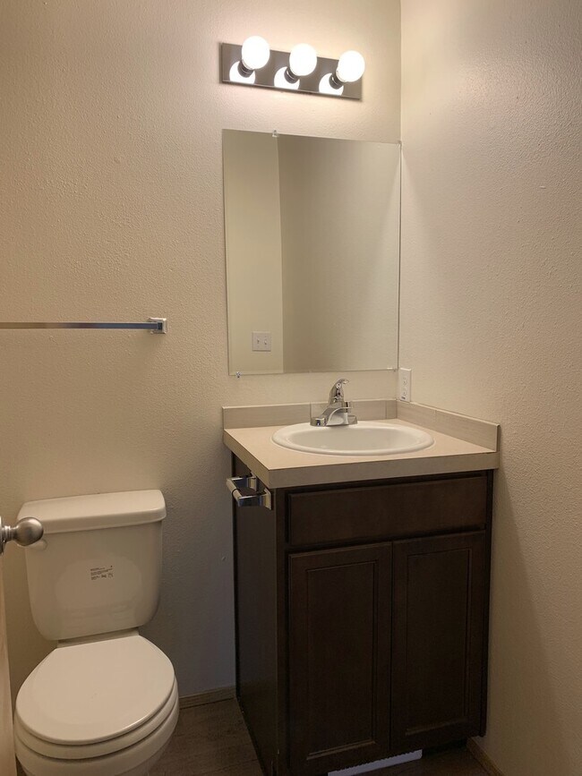 Building Photo - Quiet 4 bedroom two bath home in Aloha