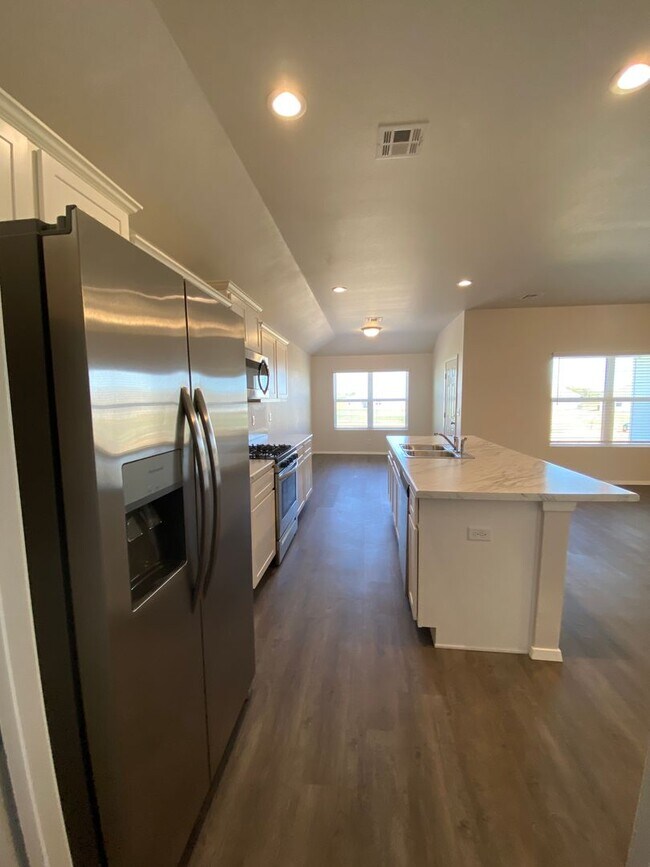 Building Photo - *Pre-leasing* Three Bedroom | Two Bathroom Home in East Village