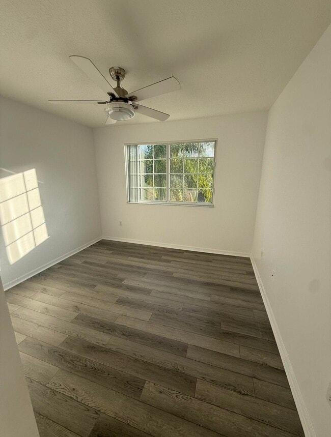 Building Photo - 100 Crestwood Ct N