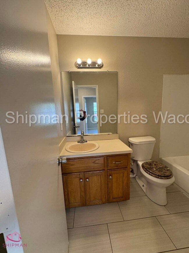 Building Photo - 4709 Lexington St