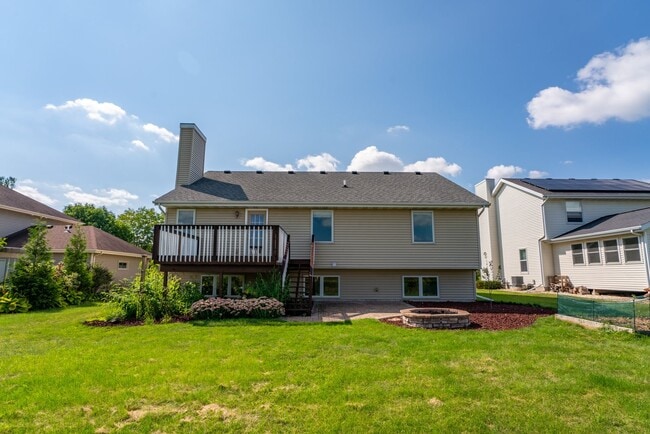 Building Photo - 2770 Sunflower Dr