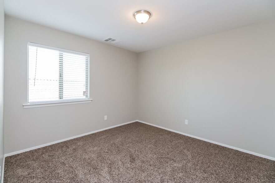 Building Photo - 4056 E Alamo St