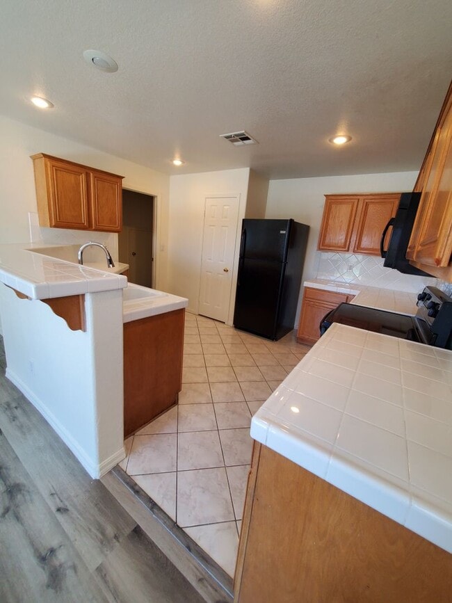 Building Photo - Summerlin 3/2.5 with huge loft