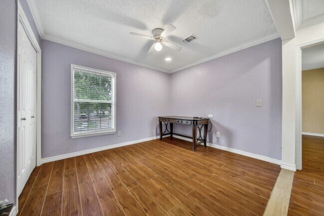 Building Photo - 3006 Mesquite Dr