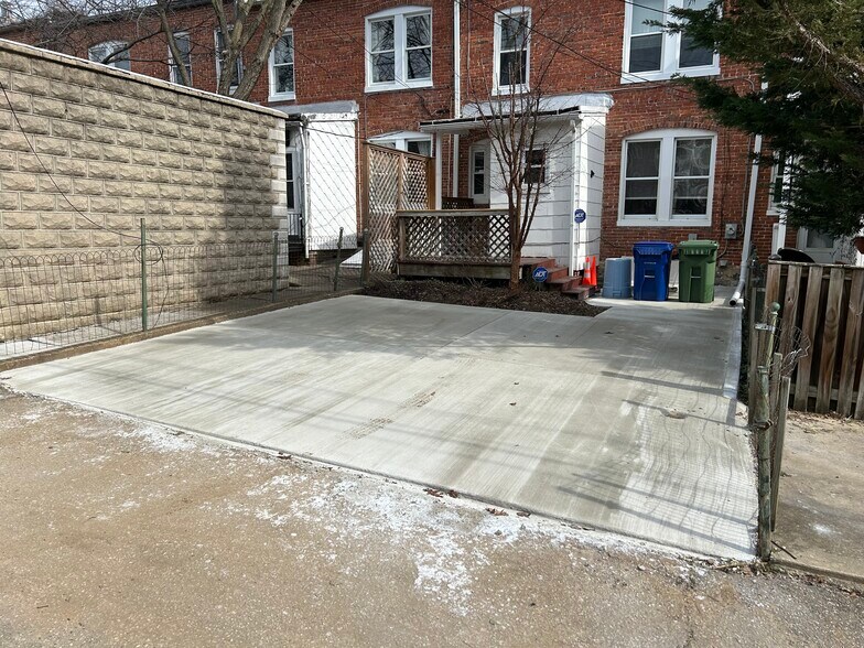 Building Photo - 2926 Wyman Pky