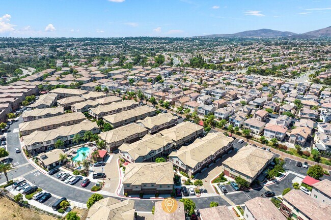 Building Photo - 2 Bedroom Townhome in the Lakepointe Community!