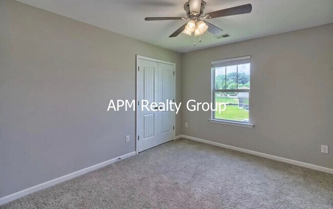 Building Photo - Desirable Chapin Living