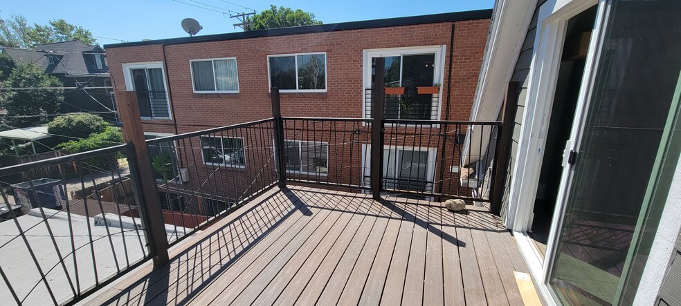 Building Photo - 1042 S Clarkson St