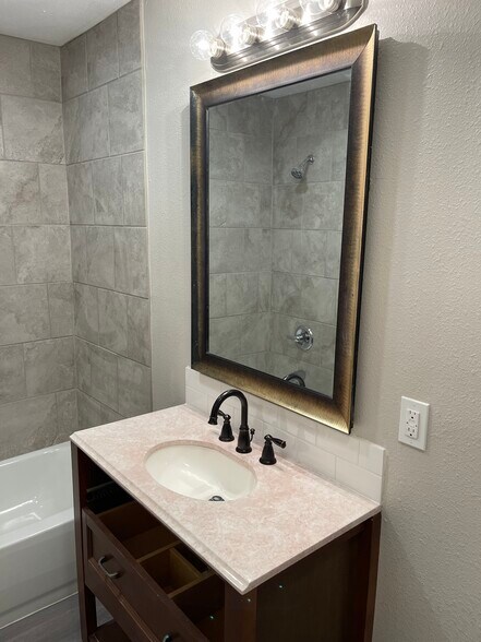 Building Photo - 9505 Sierra Dr