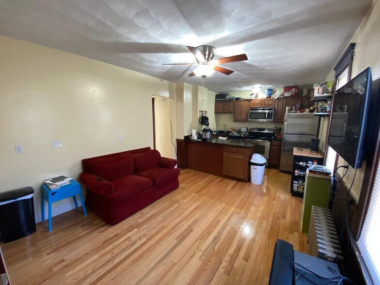 Building Photo - 221 Holland St