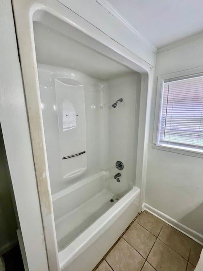 Building Photo - Moss Point 3 Bedroom