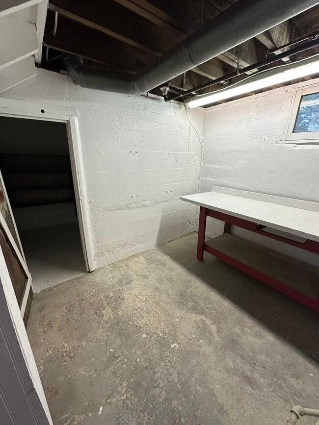 Building Photo - 1003 Clinton Ave