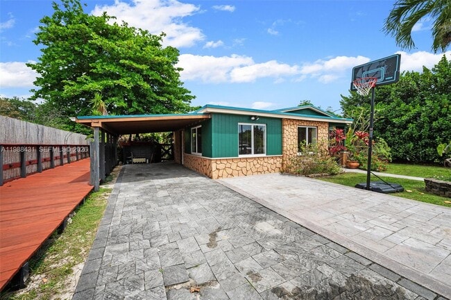 Building Photo - 7245 S Waterway Dr