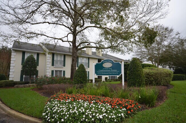 Building Photo - 13715 Richmond Park Dr N