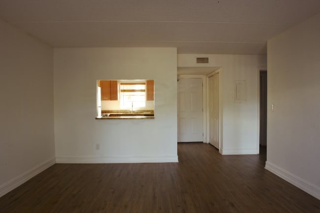 Building Photo - 2836 Somerset Park Dr