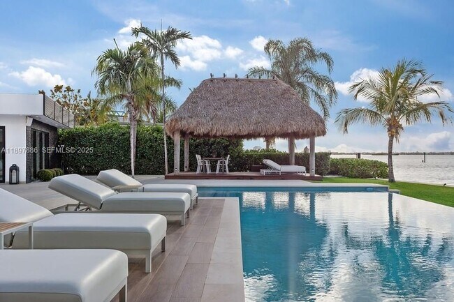 Building Photo - 7972 Biscayne Point Cir