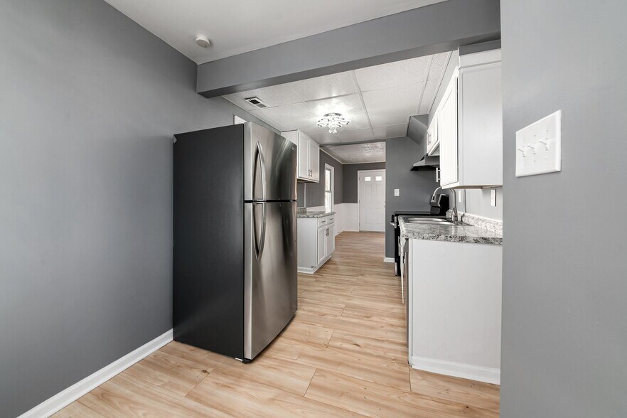 Building Photo - 2861 Woodland Ave