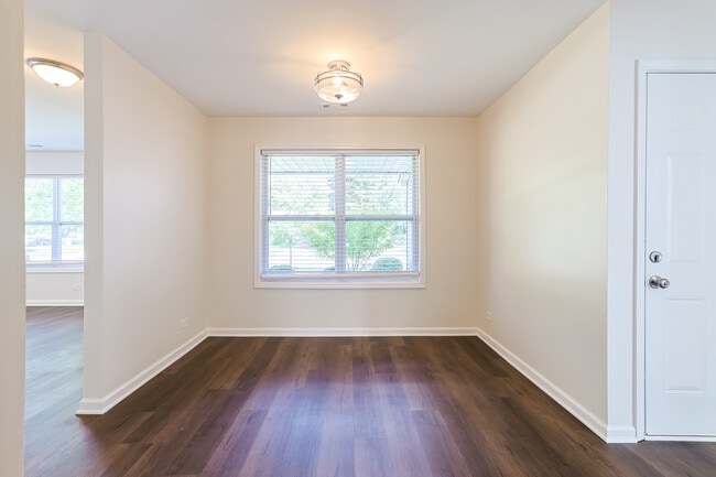 Building Photo - 1064 Crestwood Ln