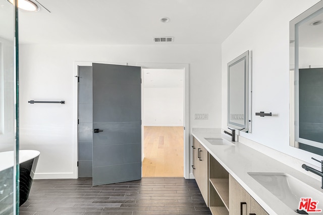 Building Photo - 1210 Larrabee St